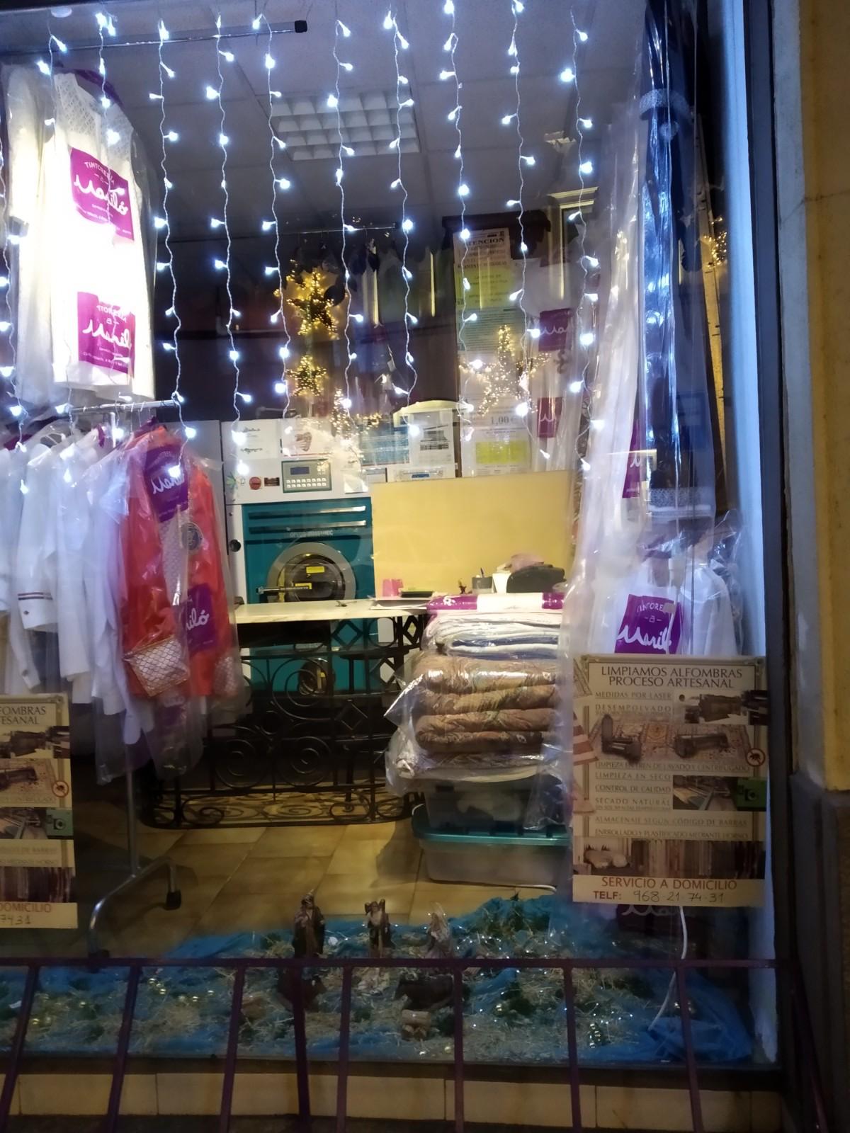 Escaparate navideño Tintorería Mariló Murcia